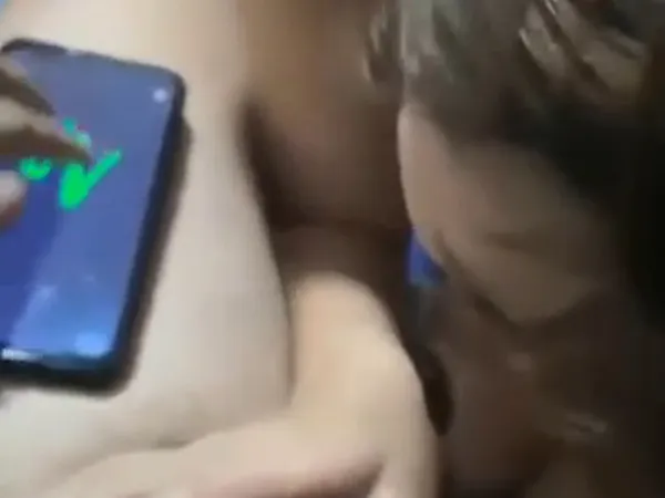 phim sex bị ép Mèo con ngoan ngoãn liếm mút mặc cho anh vẫy sextoy bên dưới lồn